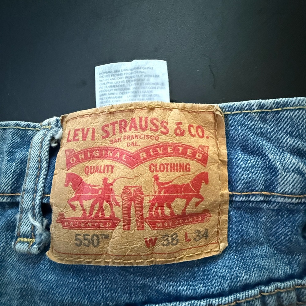 Levi's Men's Relaxed Jeans Blue with Tan Leather Patch